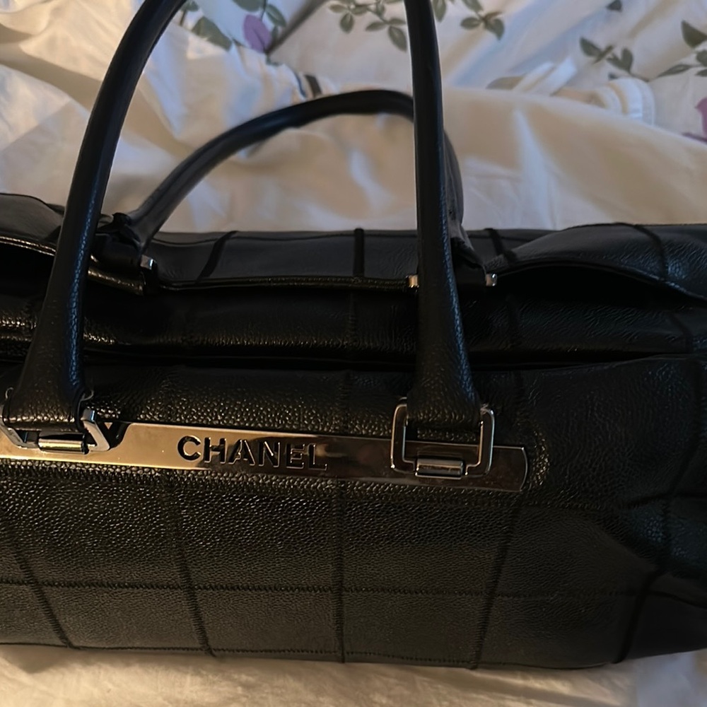 Chanel Black Leather Handbag in awesome condition